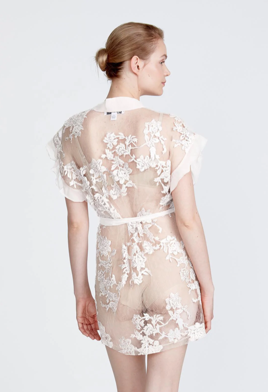 CHARMING COVER UP - Expect Lace