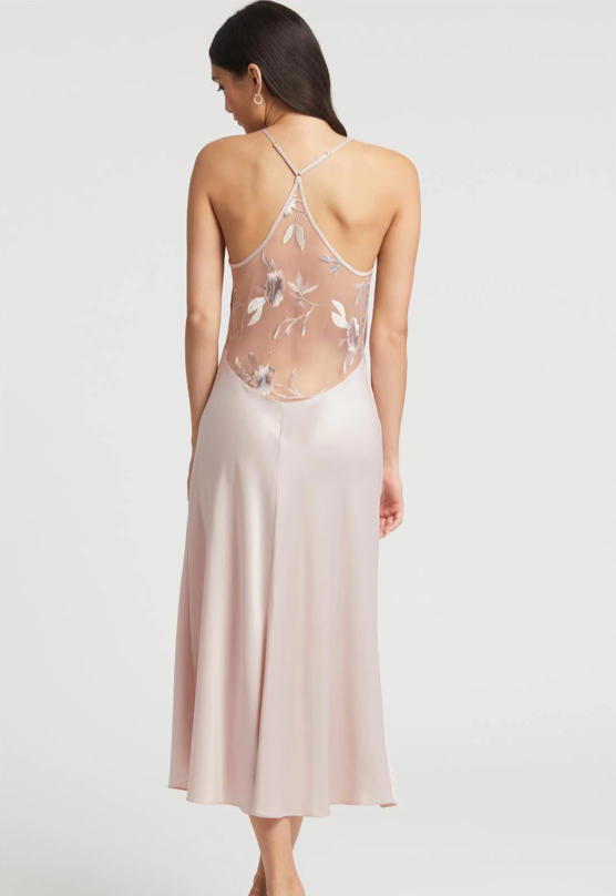 STUNNING GOWN - Expect Lace