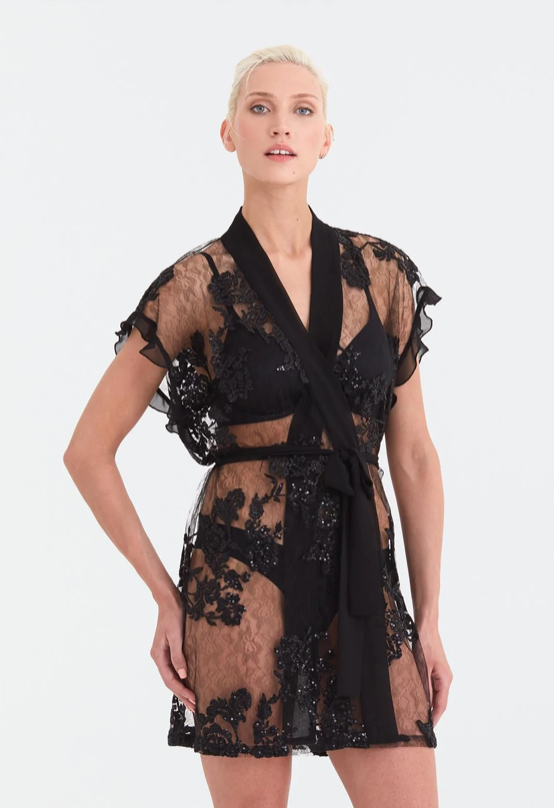 CHARMING COVER UP - Expect Lace