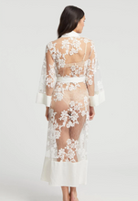 Load image into Gallery viewer, CHARMING ROBE - Expect Lace
